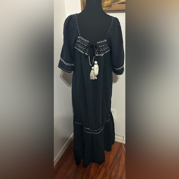 Free People I'm The One Midi Dress in Black with cream
Accents - Size XS - Picture 4 of 10